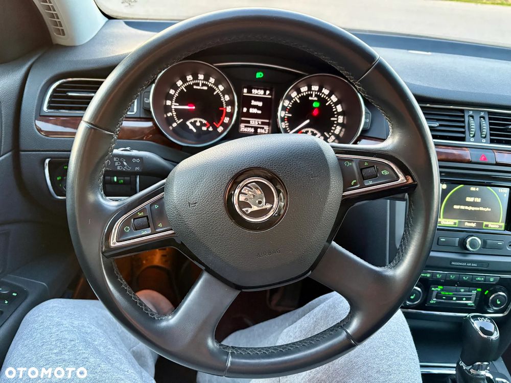 Skoda Superb 2.0 TDI Elegance DSG - 38