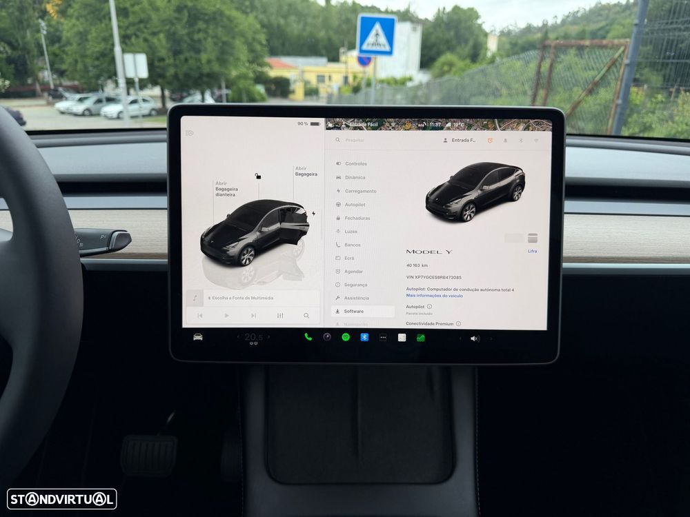 Tesla Model Y - 39