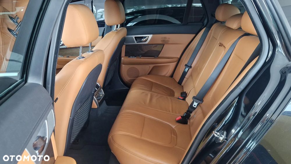 Jaguar XF 3.0 V6 D Premium Luxury - 11