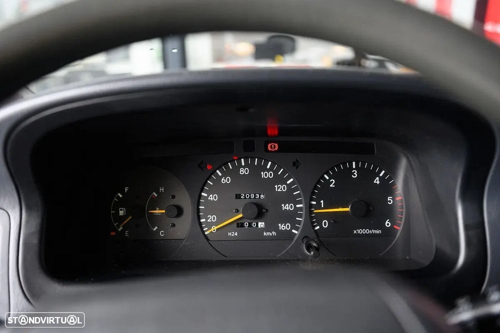 Toyota HiAce 2.4 D LXH12LG - 24