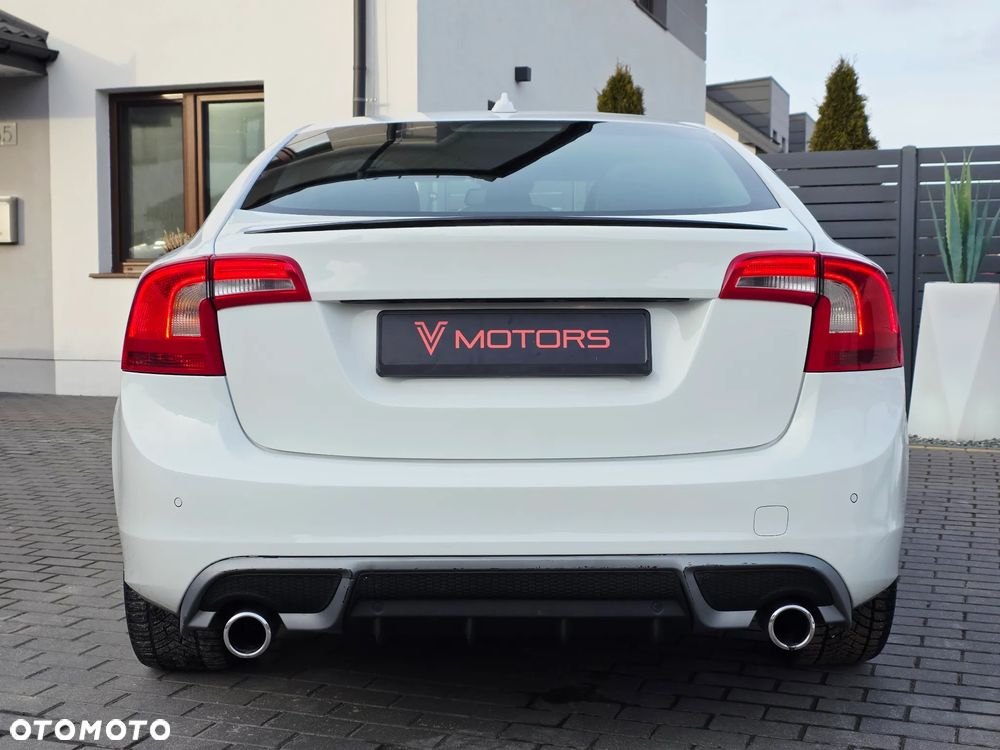 Volvo S60 D4 R-Design - 11