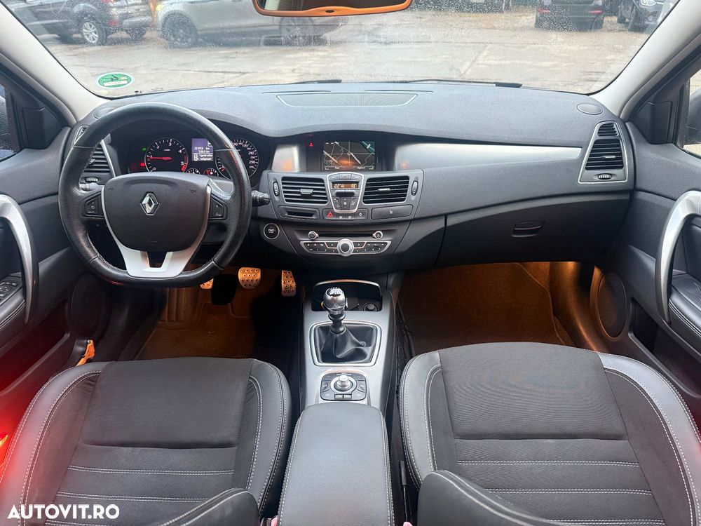 Renault Laguna dCi 110 FAP Bose Edition - 20