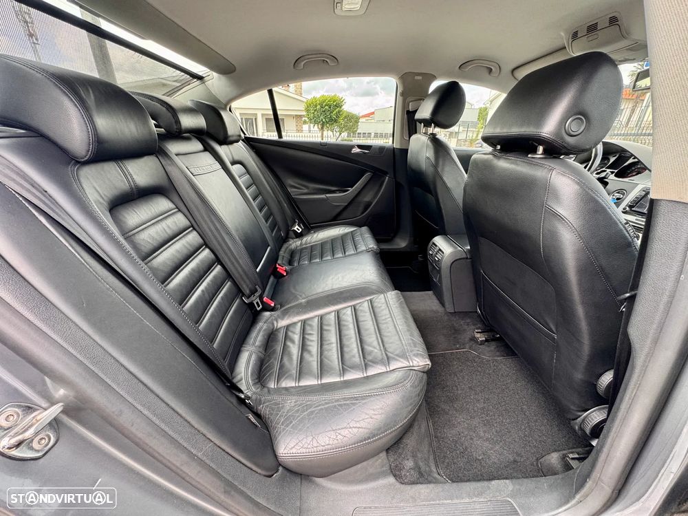 VW Passat 2.0 TDI Highline - 17