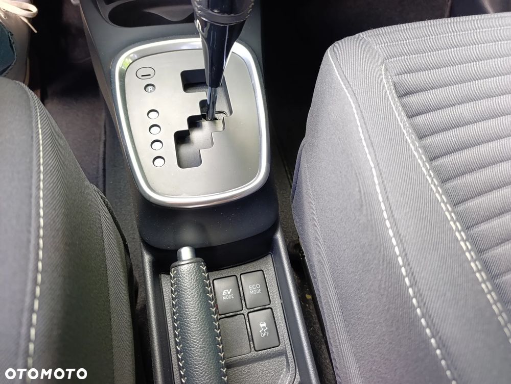 Toyota Yaris Hybrid 100 Premium - 23