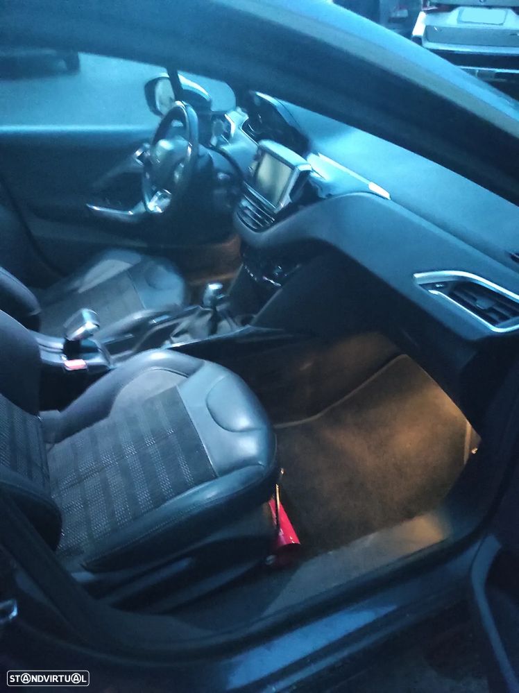 Peugeot 2008 PureTech 110 Stop&Start Allure - 14