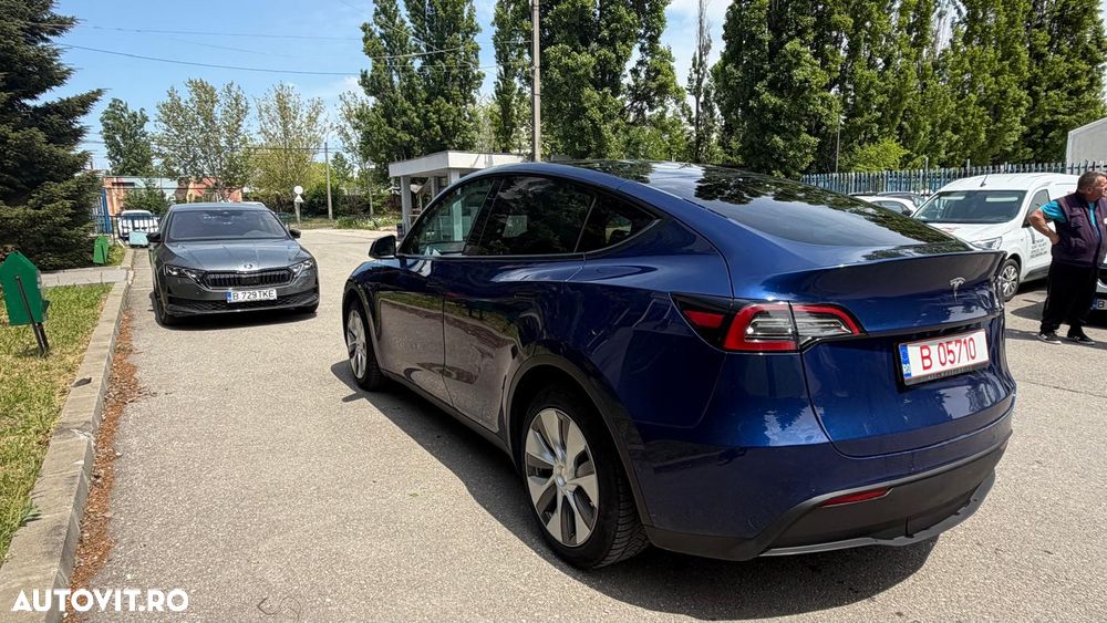 Tesla Model Y - 3