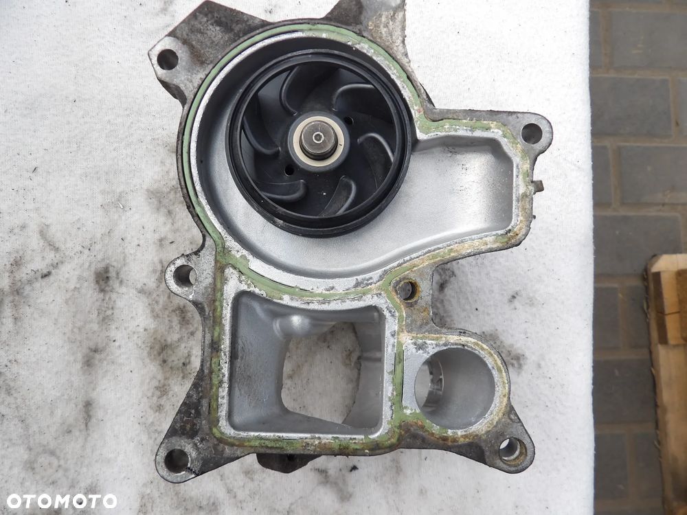 BMW - E90 , E60 - N47 - POMPA WODY - 779764004 - 2