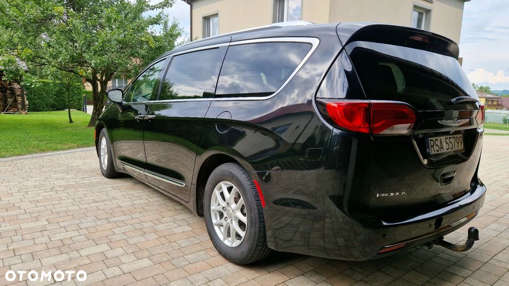 Chrysler Pacifica - 11