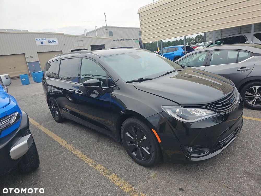 Chrysler Pacifica - 1