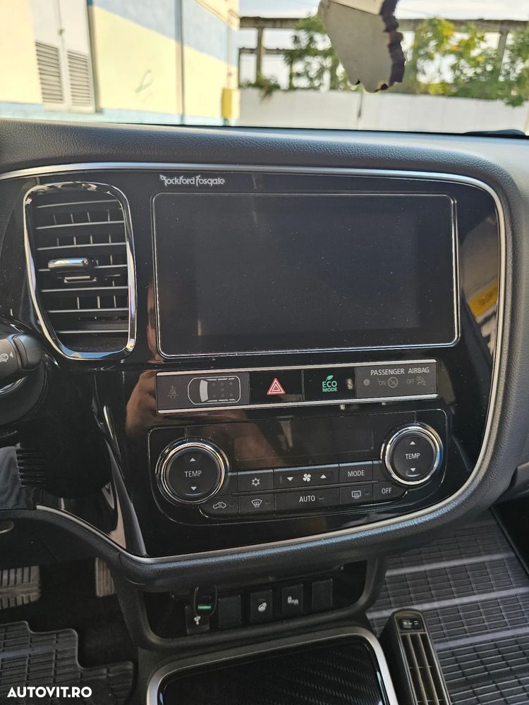 Mitsubishi Outlander PHEV 2.4 L 4X4 Instyle - 33