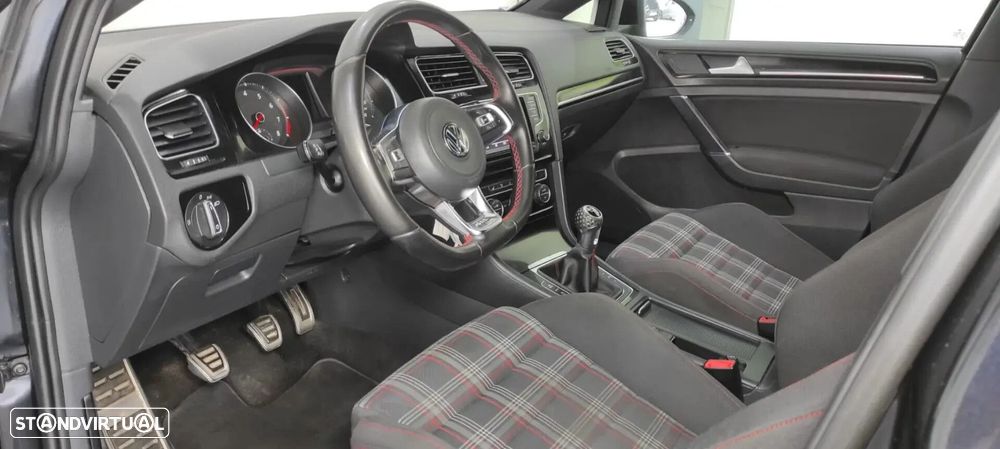 VW Golf - 16