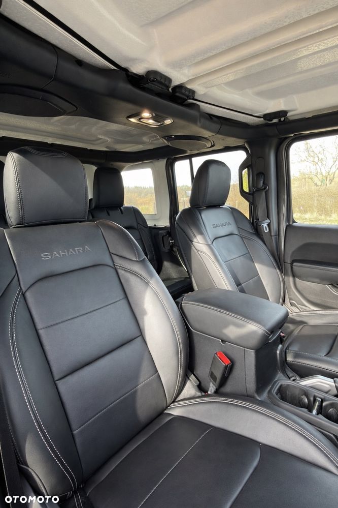 Jeep Wrangler 3.6 Unlim Sahara - 19