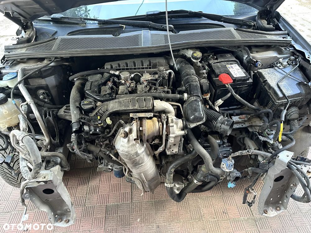 Peugeot 308 1.2 PureTech Allure S&S EAT8 - 8