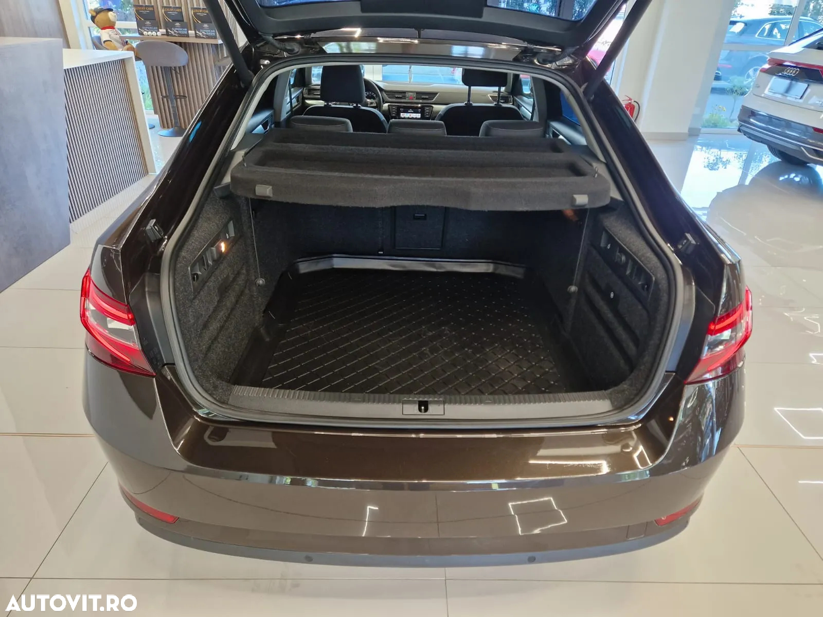 Skoda Superb 2.0 TDI DSG Style - 39