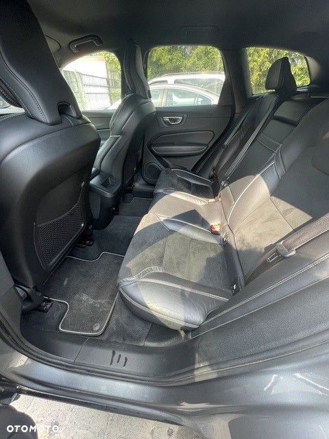 Volvo XC 60 D5 AWD R-Design - 16