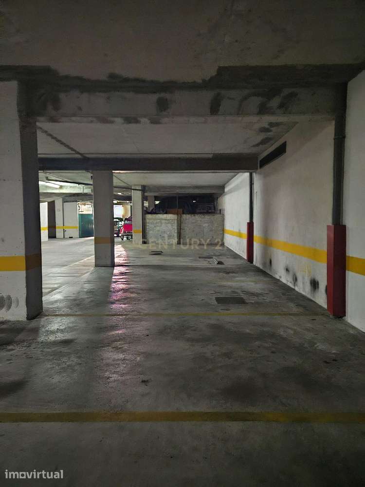 Excelente Parque de Estacionamento para Venda - Grande imagem: 2/16