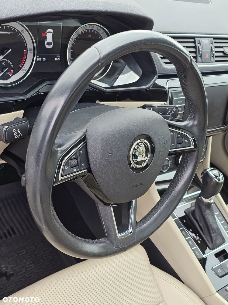 Skoda Superb 2.0 TDI 4x4 L&K DSG - 15