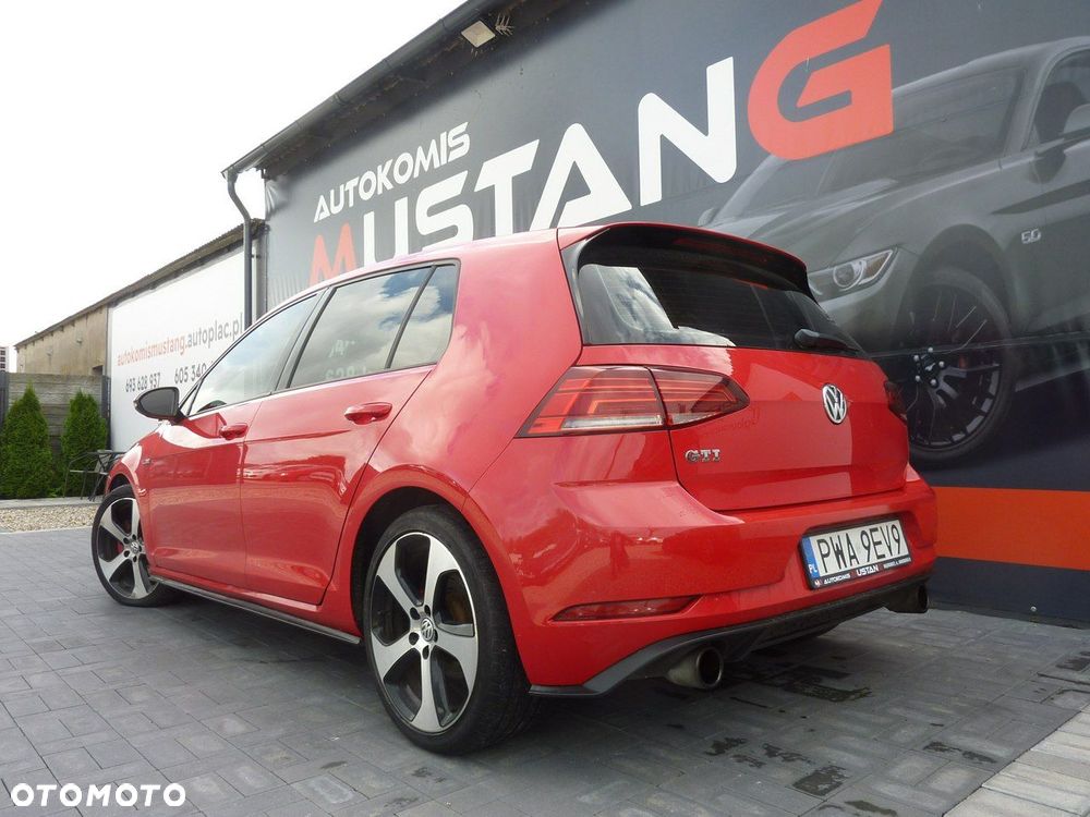 Volkswagen Golf - 6