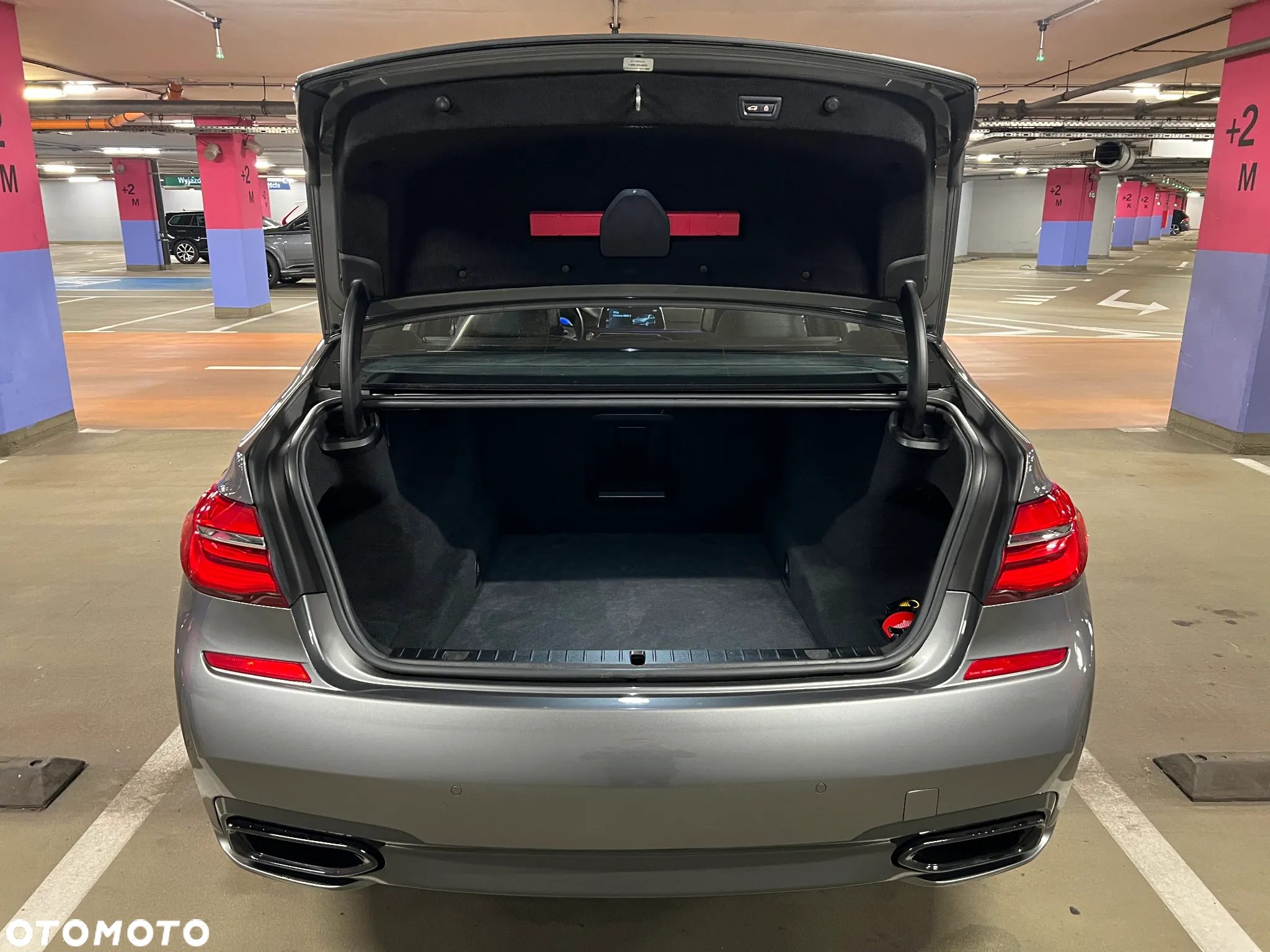 BMW Seria 7 750i xDrive - 26