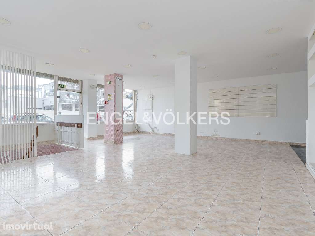 Espaço Comercial em frente ao Bingo da Amadora - Grande imagem: 3/27