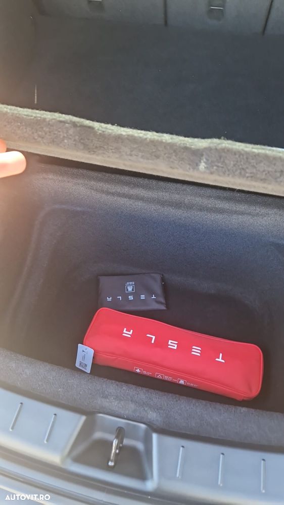 Tesla Model Y RWD Standard - 13