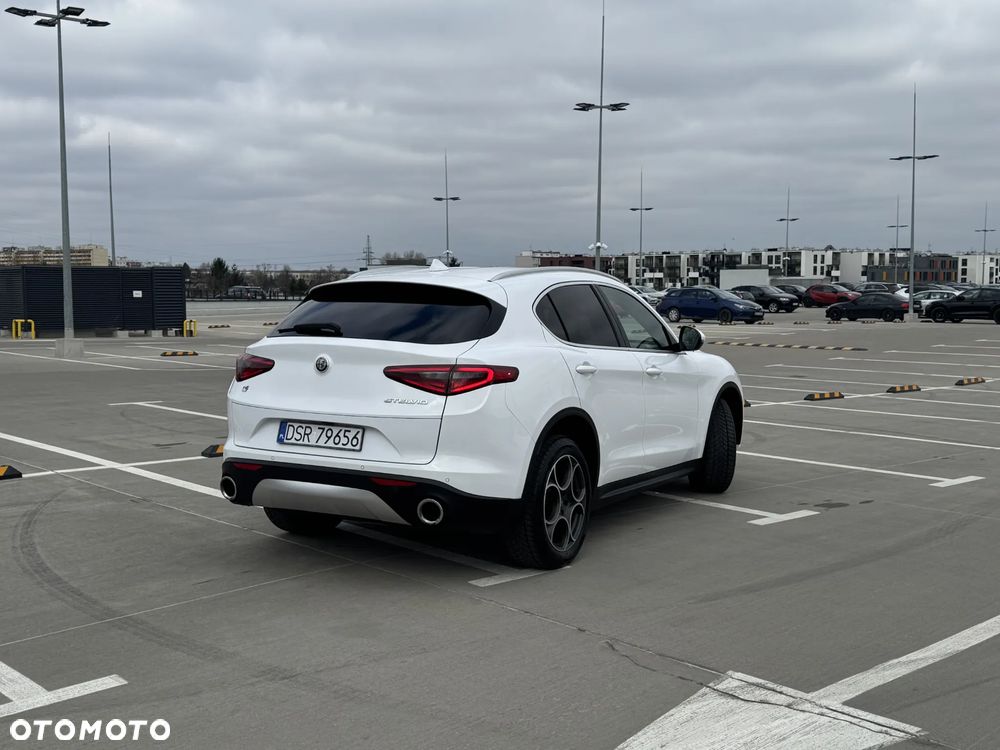 Alfa Romeo Stelvio 2.0 Turbo 16V AT8-Q4 Ti - 5