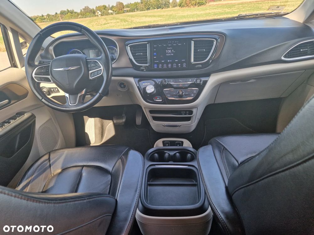 Chrysler Pacifica - 21