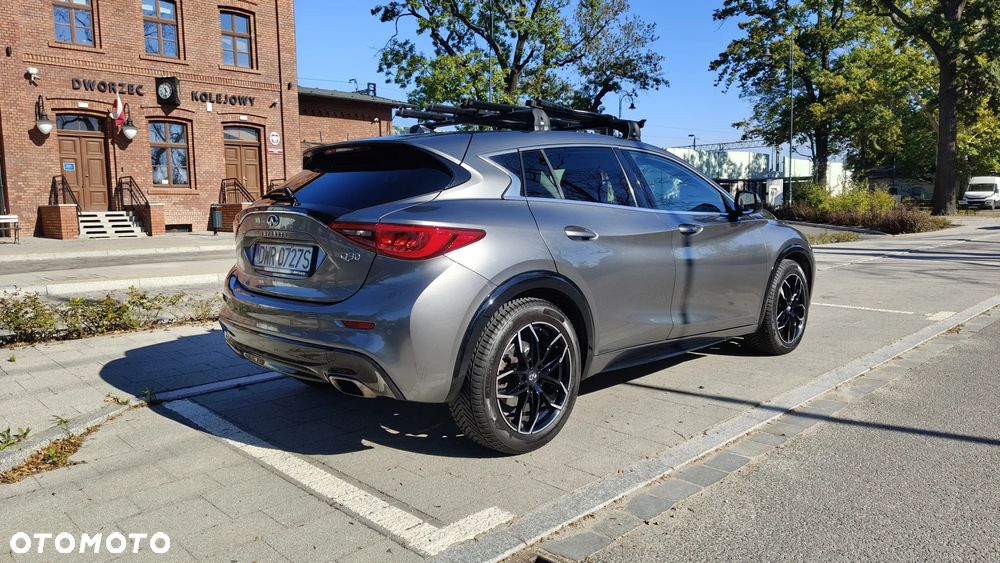 Infiniti Q30 1.5d DCT Premium City Black - 19