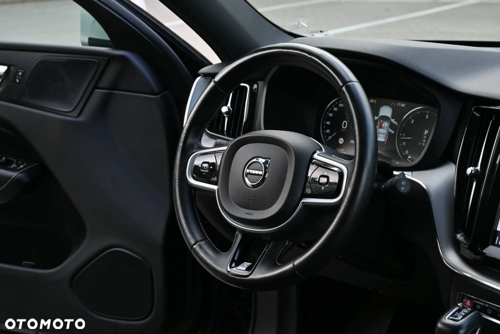 Volvo XC 60 D5 SCR AWD R-Design - 26