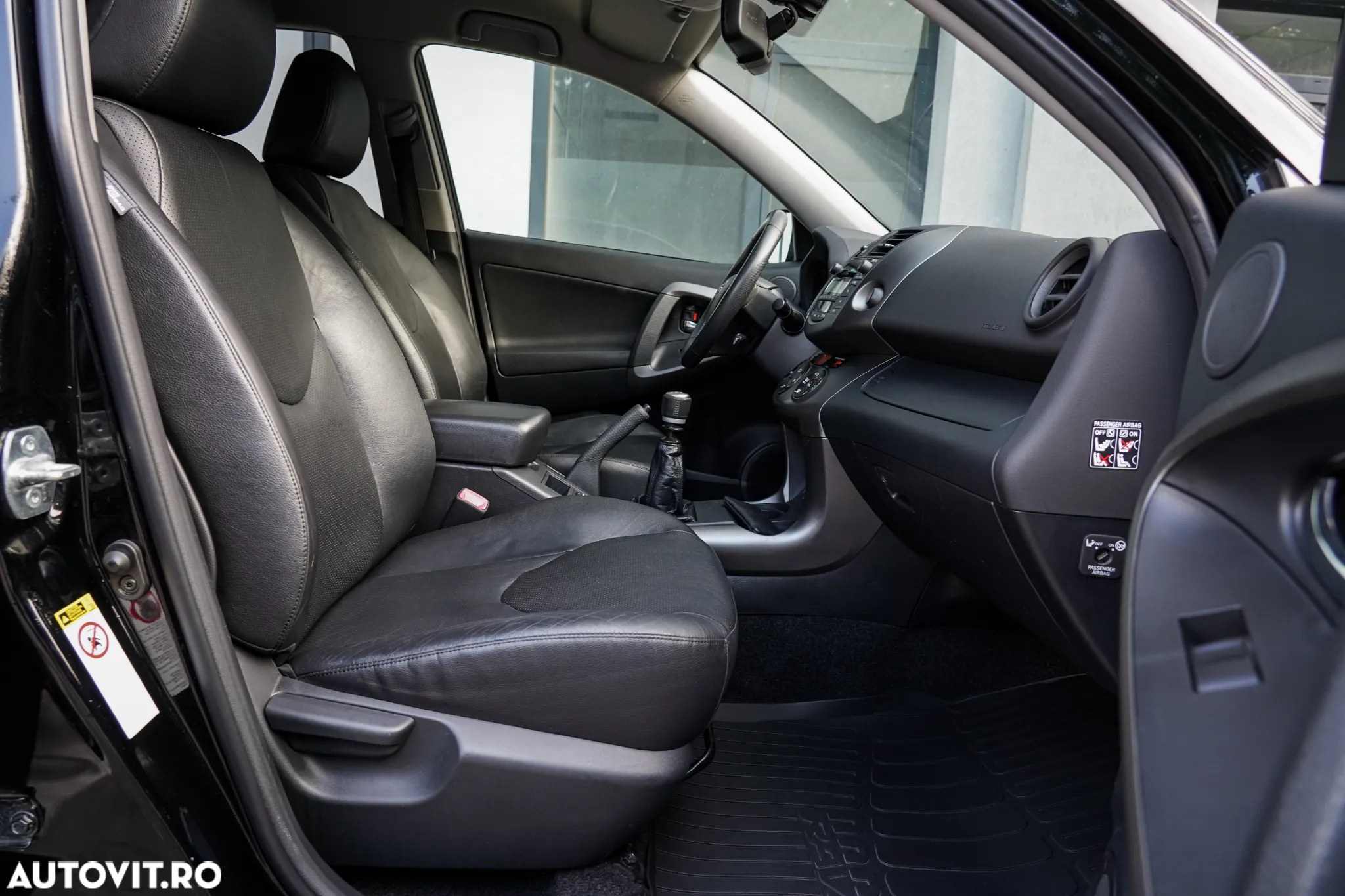 Toyota RAV4 - 8