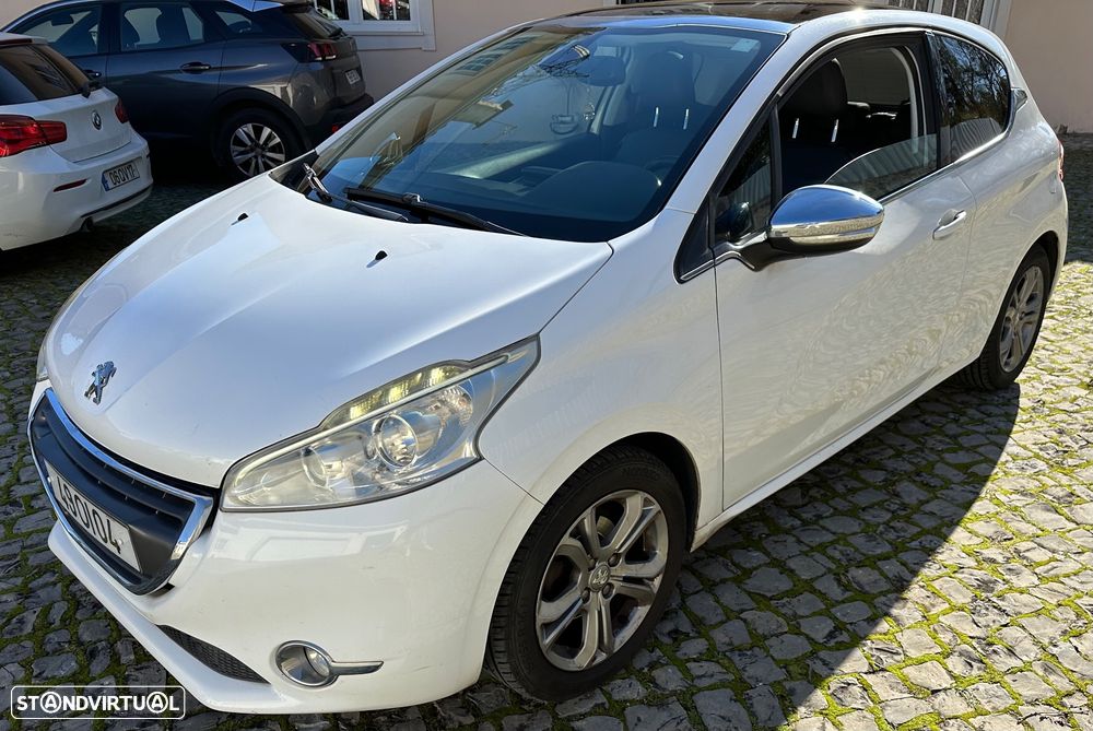 Peugeot 208 1.2 VTi Allure - 4