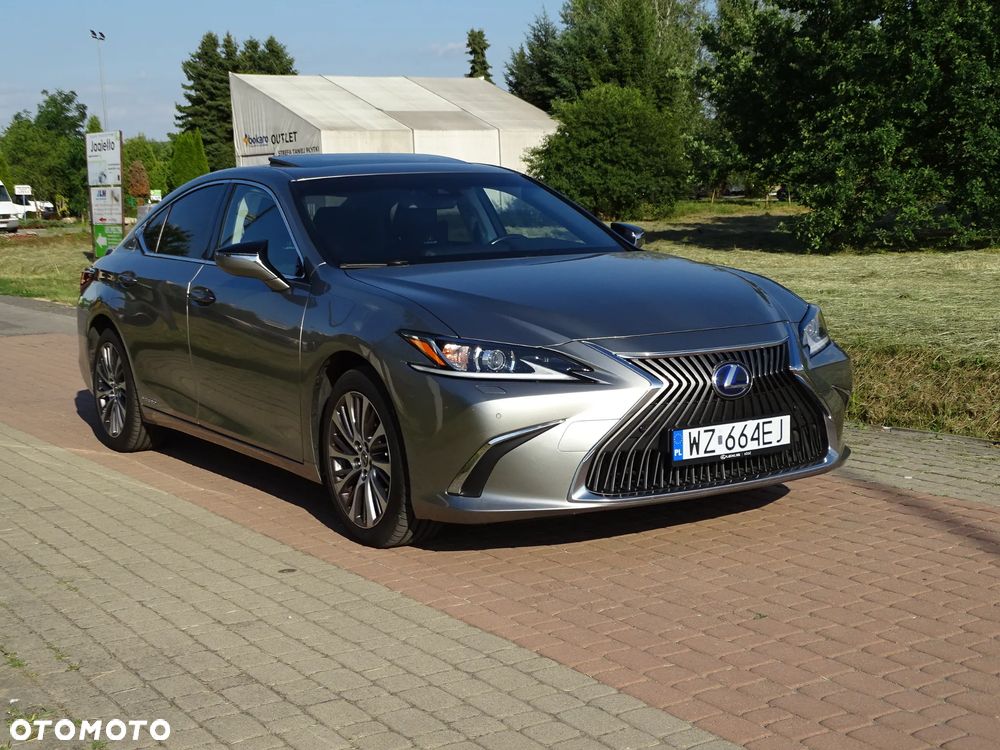 Lexus ES 300h Business Edition + - 17