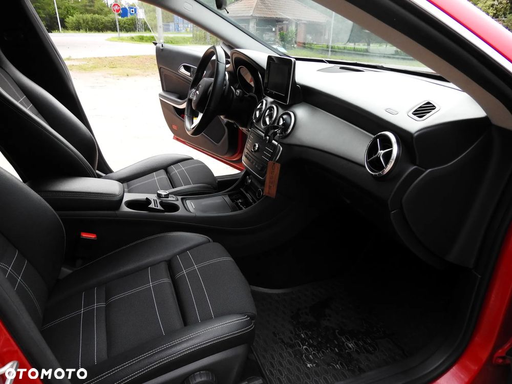 Mercedes-Benz CLA 180 7G-DCT - 11