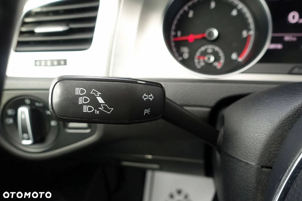 Volkswagen Golf 2.0 BlueTDI DSG Comfortline - 23