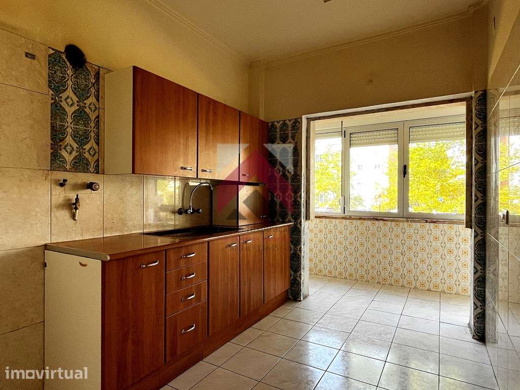 Apartamento T2 em Oeiras | Em remodelação Total + Varanda - Grande imagem: 3/43