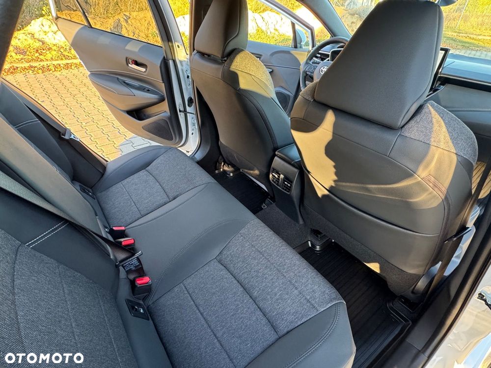 Toyota Corolla 1.8 Hybrid Style - 17