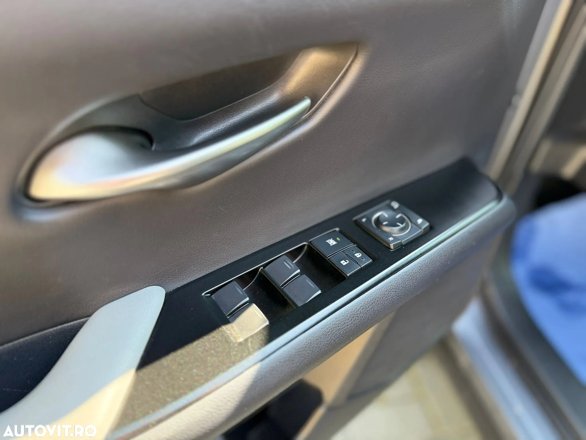 Lexus UX 250h 2.0L HEV 20H- (178 HP) 4X2 CVT Executive - 20