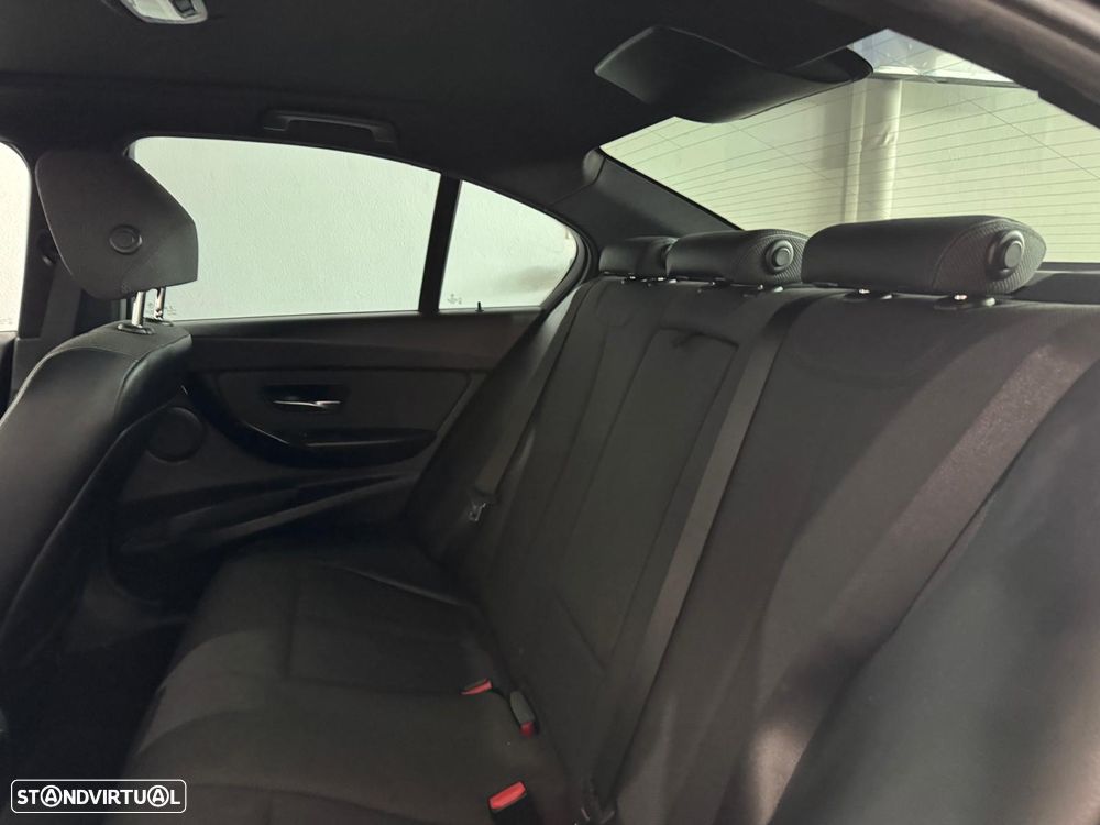 BMW 330 e iPerformance Pack M - 13