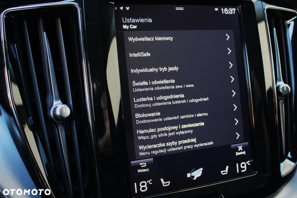 Volvo XC 60 D4 Momentum Pro - 29