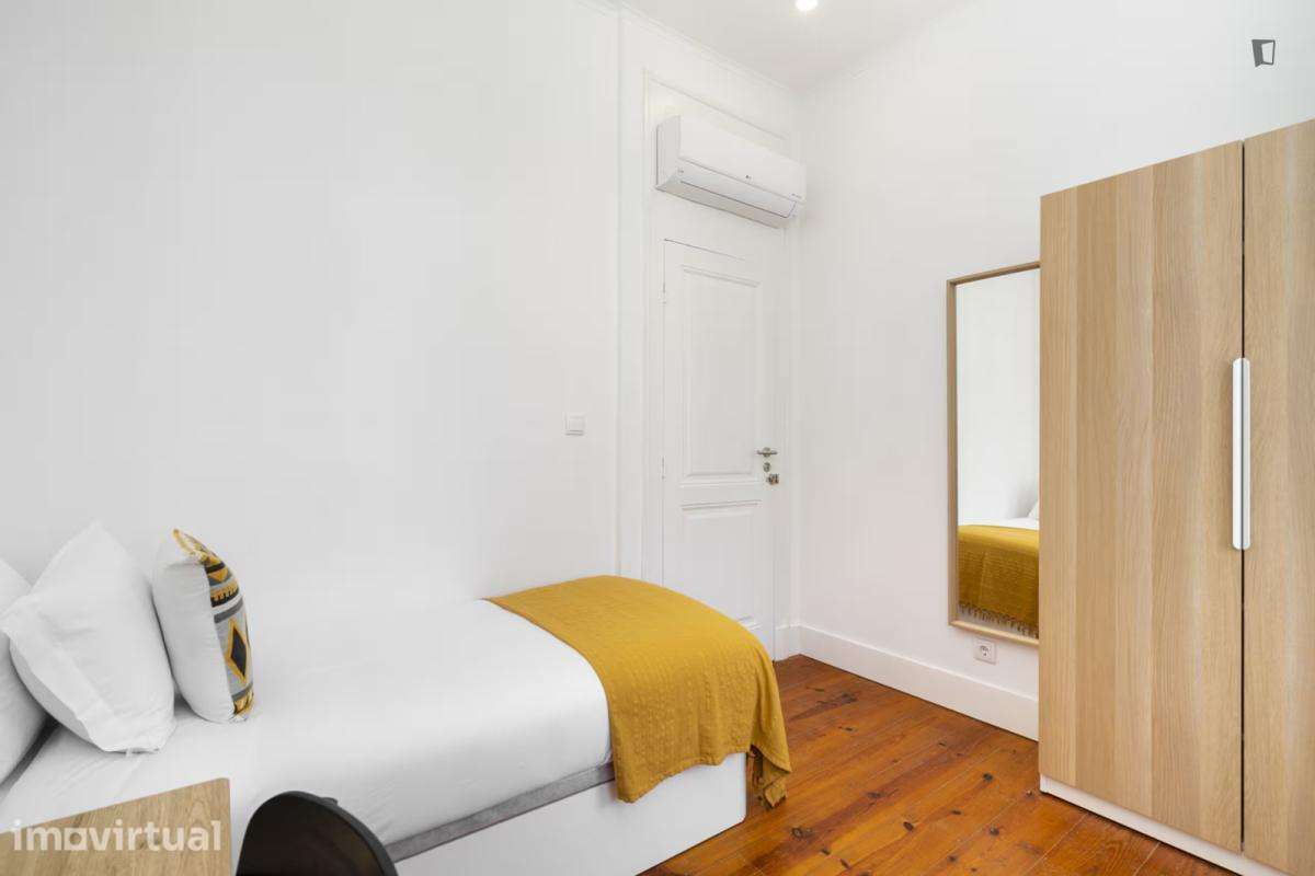 Quarto - localizado em Penha Lisbon - Grande imagem: 2/11