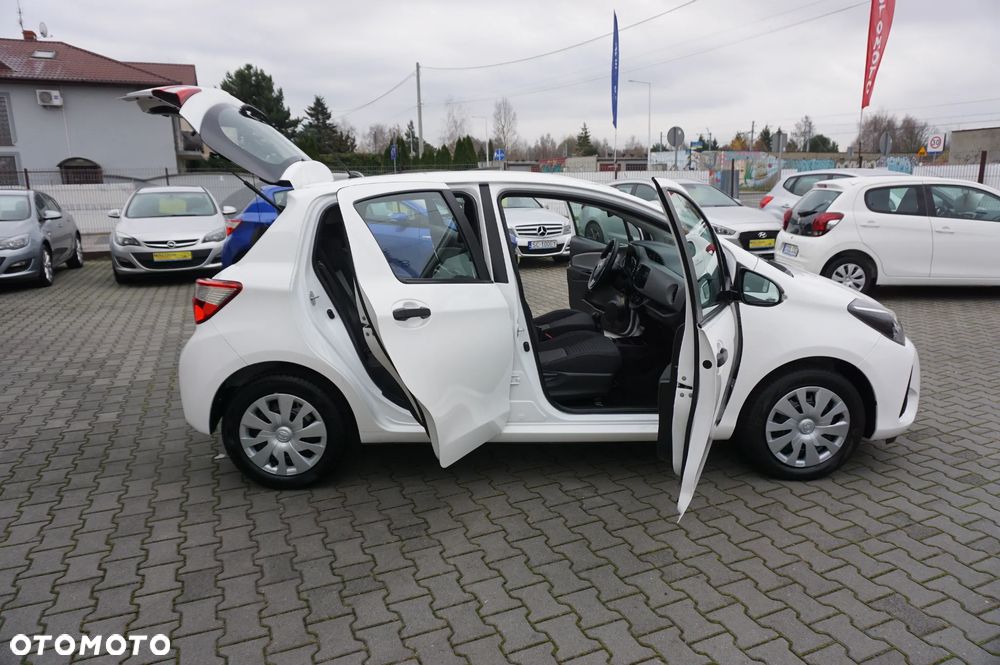 Toyota Yaris 1.0 VVT-i Team Deutschland - 18