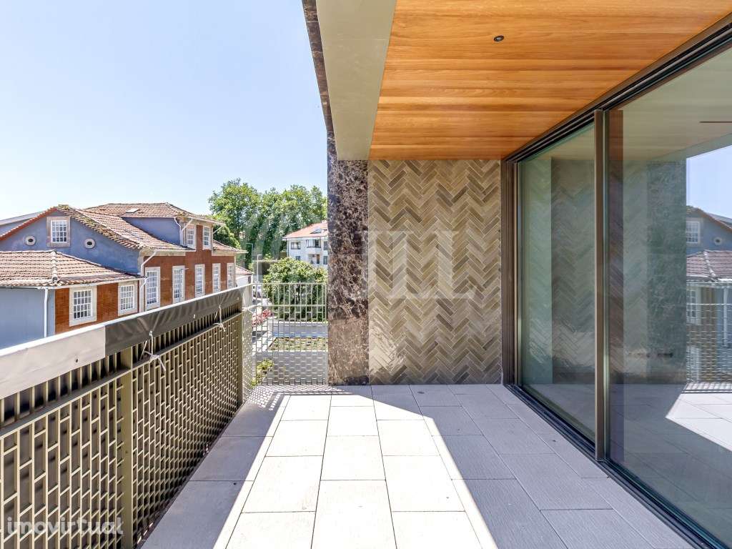 Apartamento T3 com garagem no Porto - Grande imagem: 2/29