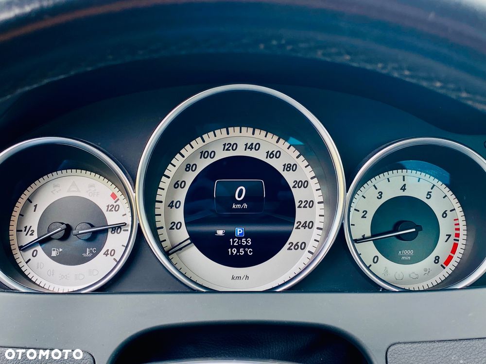 Mercedes-Benz Klasa C 180 CGI BlueEff Avantgarde - 24