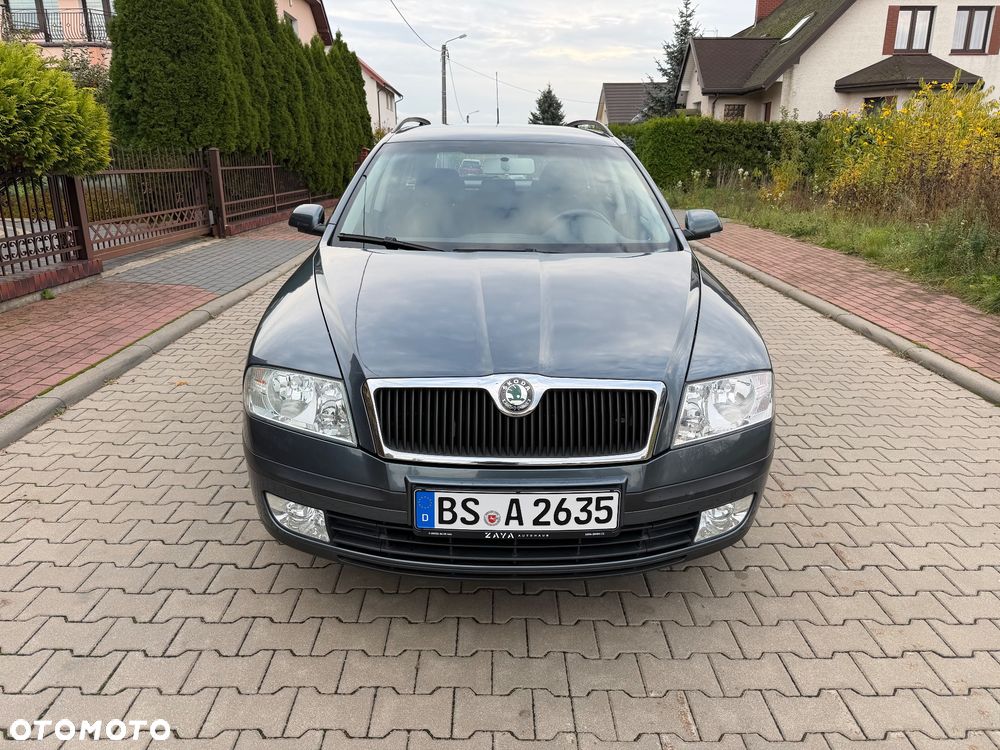 Skoda Octavia 1.6 Combi Ambiente - 11