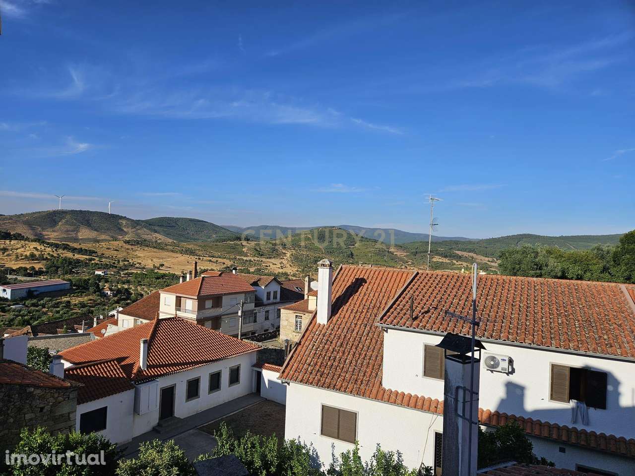 Moradia T3 com terraço e vista para o Castelo – Penamacor - Grande imagem: 5/42