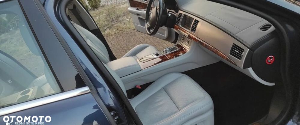 Jaguar XF 2.7 V6 Premium Luxury - 37