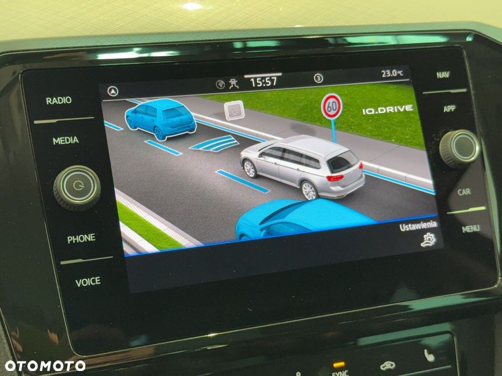 Volkswagen Passat Variant 2.0 TSI Business DSG - 33