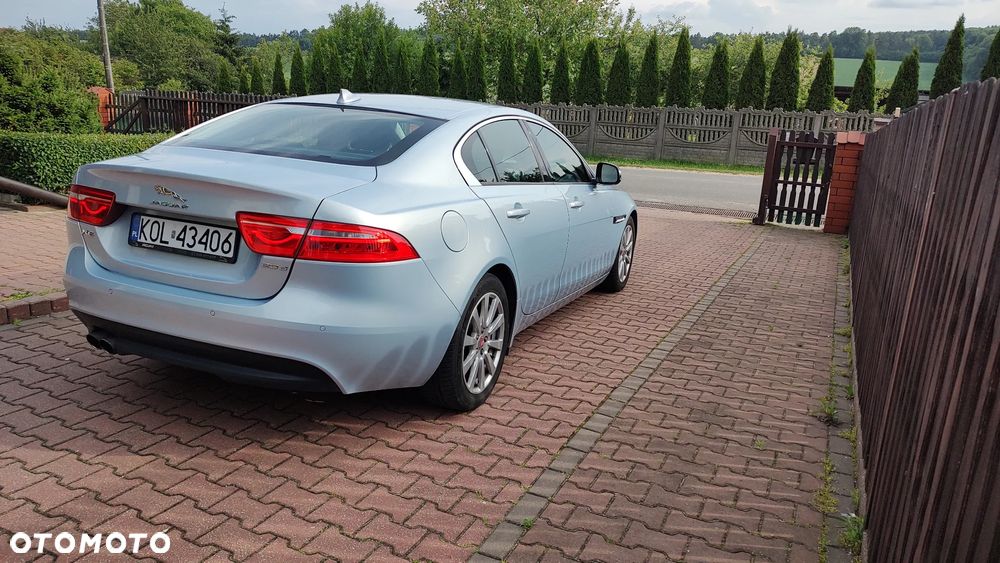 Jaguar XE - 4