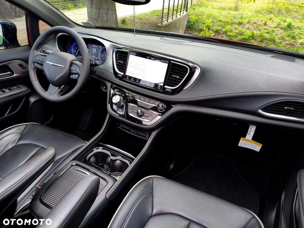 Chrysler Pacifica - 33