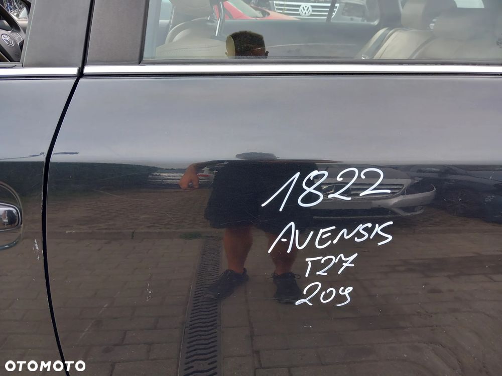 TOYOTA AVENSIS T27 DRZWI LEWE TYLNE LEWY TYŁ KOMBI KOLOR: 209 - 2